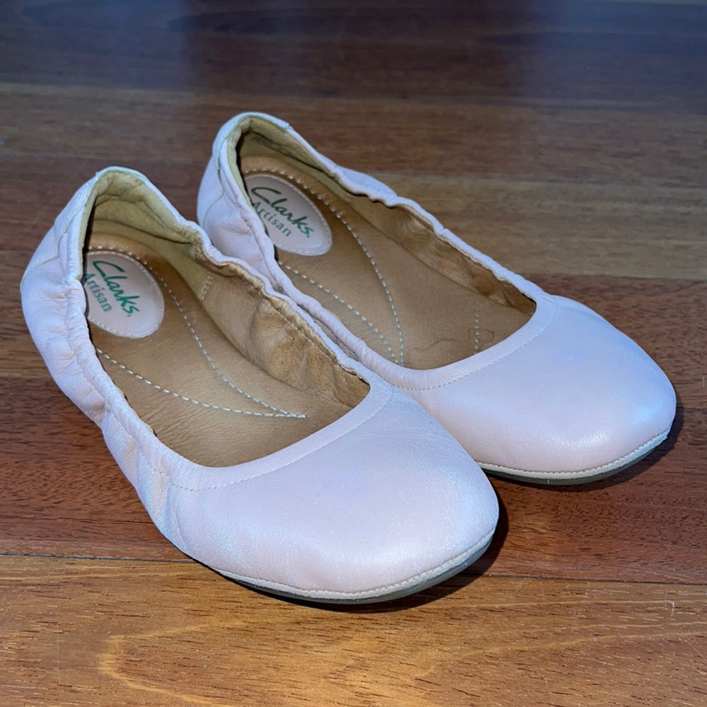 Clarks Leather Flats (US 6)